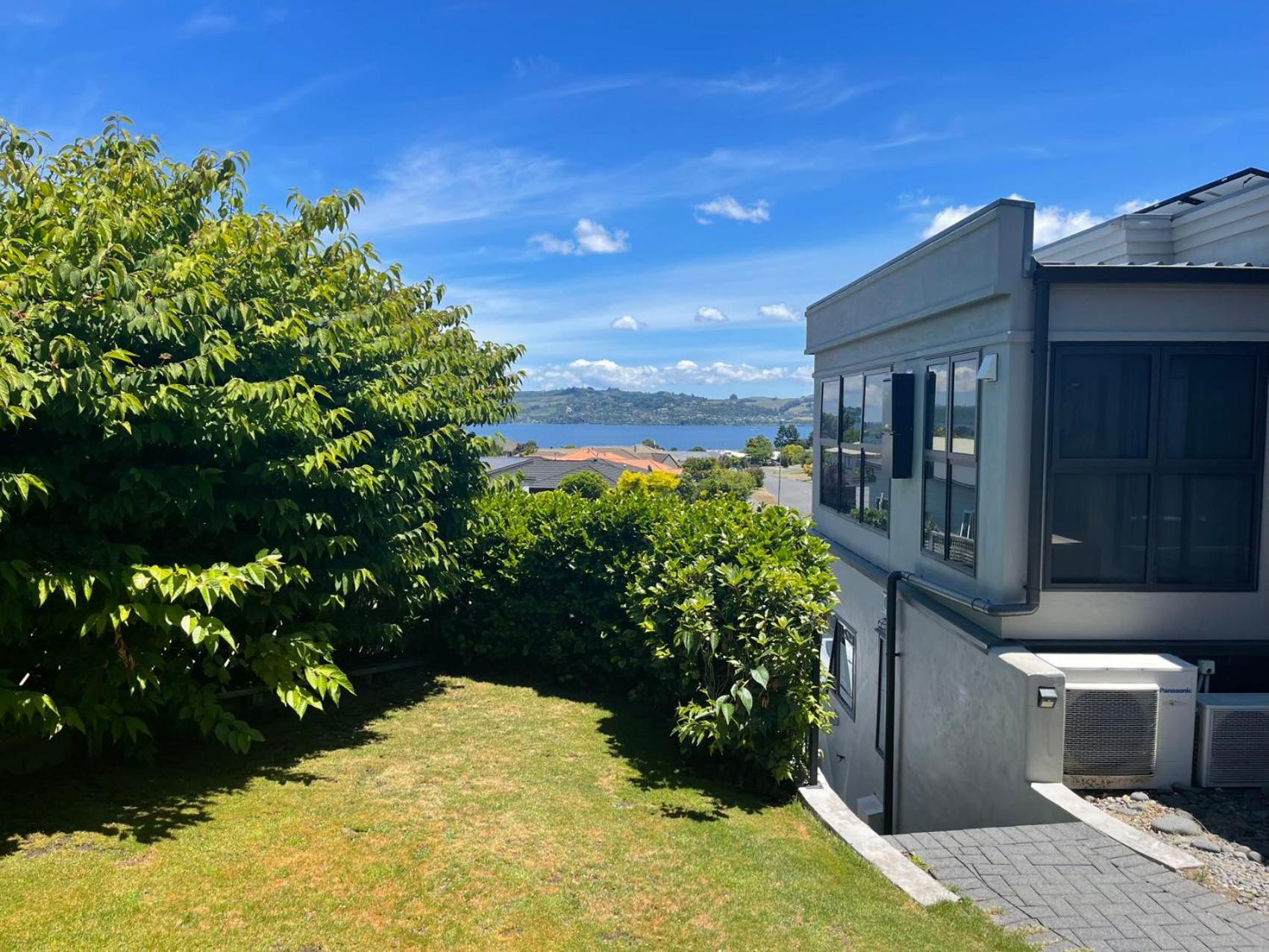 Lake Taupo Holiday Home Bagian luar foto