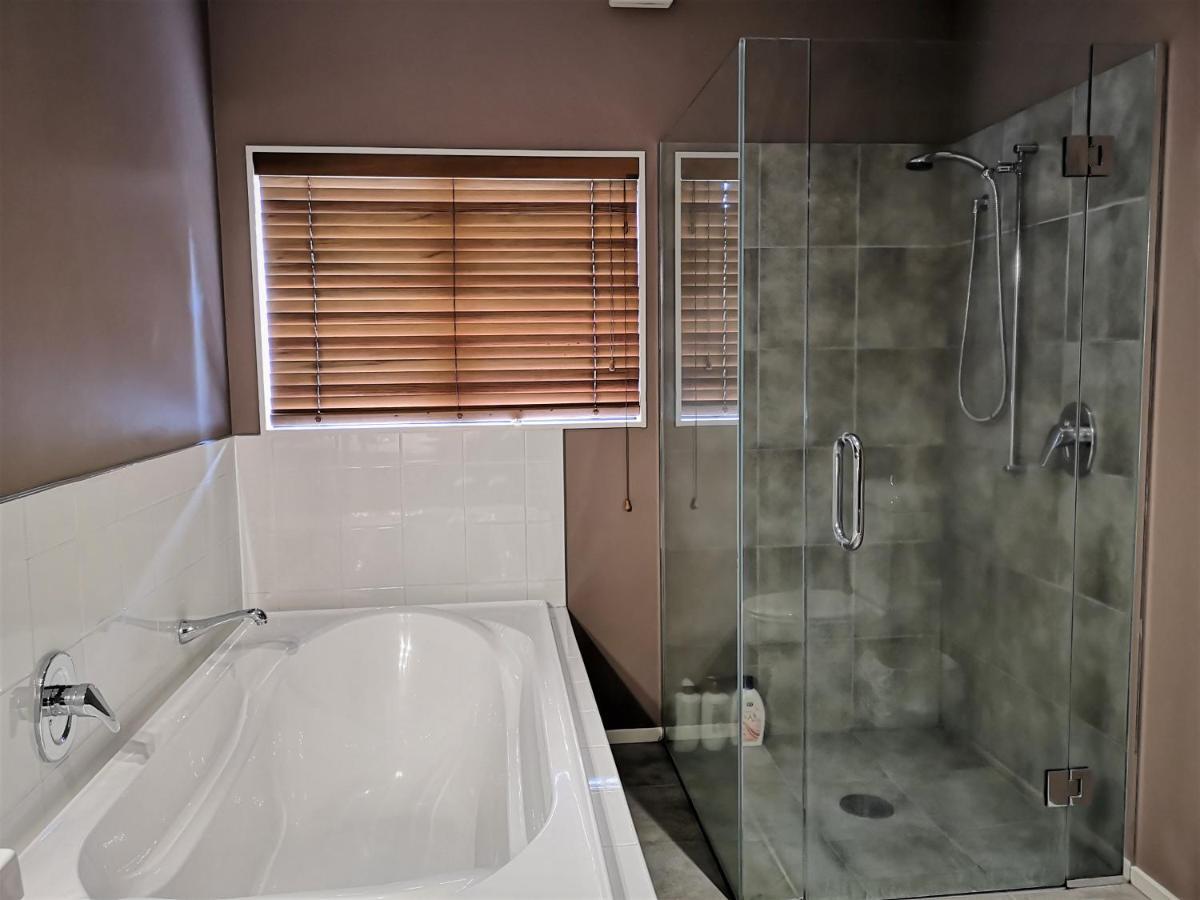 Lake Taupo Holiday Home Bagian luar foto